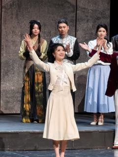 [红色心形R]剧情亮点
这部剧讲述了秦霄贤饰演的李伟是一个军