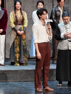 [红色心形R]剧情亮点
这部剧讲述了秦霄贤饰演的李伟是一个军