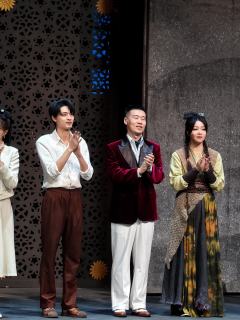 [红色心形R]剧情亮点
这部剧讲述了秦霄贤饰演的李伟是一个军