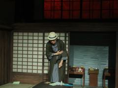 几年前看过原著,不同于东野圭吾一般的悬疑风中,更多是对人性黑