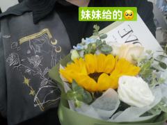 先说缺点。剧情弱不是问题,如果着重写人的话就没有笔墨写剧情了