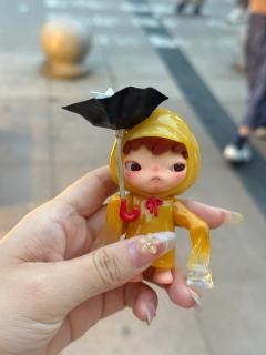 下雨天和“雨伞☔️”更配嗷！超级可爱的小野宝宝捏！