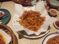 美的理智与冰冷的理性交织，最终揭示的真相却令人灵魂战栗：故事