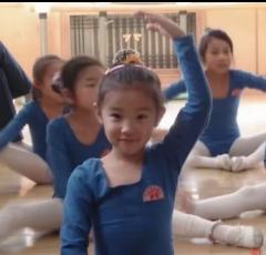 雨琦从小就可爱哈。