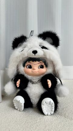 “在黑白里温柔地爱彩色，在彩色里朝圣黑白”🐼