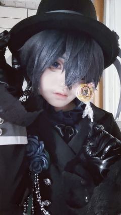 女王的看门狗♡
啵酱黑玫瑰ww