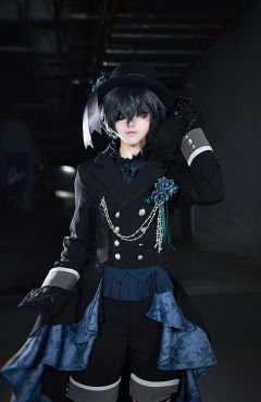 女王的看门狗♡
啵酱黑玫瑰ww