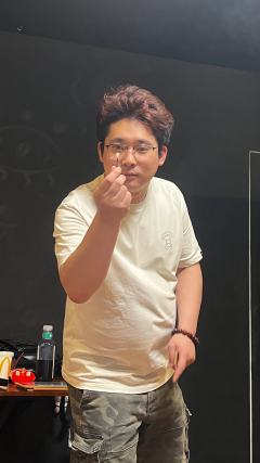 dm:老徐(同展d)
全球首个客车的含金量,不用说了直接💯