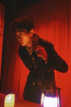 “何为立场？”
“立场可以杀死一切，可以分隔所有。”

📍