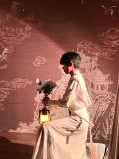 【被命运碾碎的柳絮，终成春泥】
“世人只见泱泱糖葫芦里的甜，
