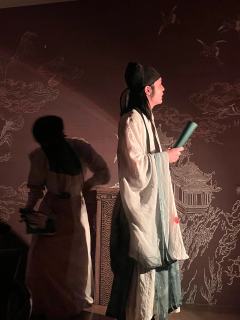 【被命运碾碎的柳絮，终成春泥】
“世人只见泱泱糖葫芦里的甜，