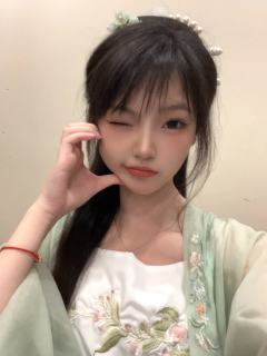 【被命运碾碎的柳絮，终成春泥】
“世人只见泱泱糖葫芦里的甜，