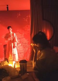 【被命运碾碎的柳絮，终成春泥】
“世人只见泱泱糖葫芦里的甜，