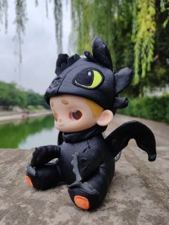 很乖，做包挂有些些大有些些沉，还是摆家里吧😀