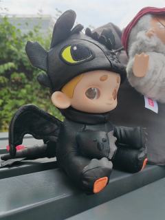 很乖，做包挂有些些大有些些沉，还是摆家里吧😀