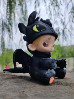 很乖，做包挂有些些大有些些沉，还是摆家里吧😀