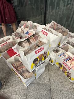 去西单大悦城取昨晚买的冰淇淋萌粒，加上遇到可以选的萌粒上货，