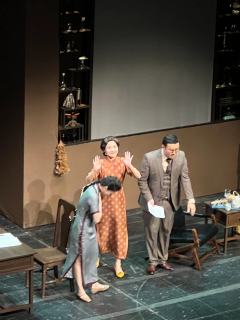 如果你在寻找一部既能温柔叩击心灵、又能传递坚韧力量的话剧，那