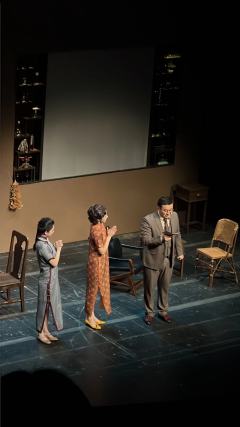 如果你在寻找一部既能温柔叩击心灵、又能传递坚韧力量的话剧，那