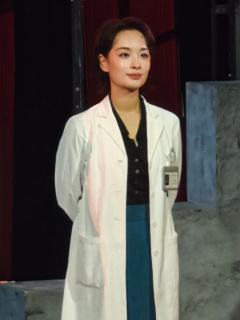 第一次看疯人说,一位实习医生在精神病院遇到了一位特殊的病人,