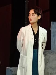 第一次看疯人说,一位实习医生在精神病院遇到了一位特殊的病人,