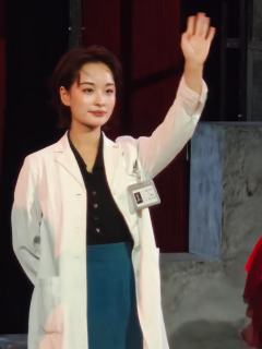 第一次看疯人说,一位实习医生在精神病院遇到了一位特殊的病人,