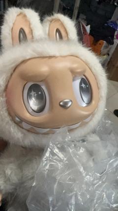 女朋友想要买拉布布，刚开始觉得它可丑。慢慢的我也懂得它的美了