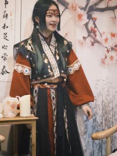 慧极必伤。
你只是单纯地希望你的存在对于每个人来说都是好