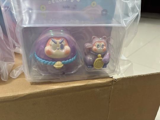 愿文潮集市人潮如涌，商品琳琅满目，每一次交易都满含喜悦，每一次相逢都充满温暖，生意如同绚烂繁花，日日似锦，岁岁蓬勃。