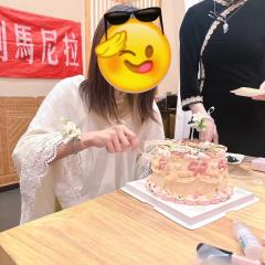 “沈哲生，你愿意吗？”
我愿意。
“你们来了？”
我们来啦。
