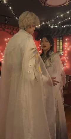 祁夜,你愿意同我万劫不复吗?
一开始她只是一个陪我放纵玩乐