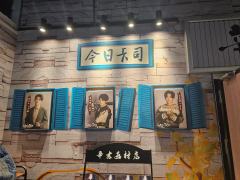 燃烧中二魂的治愈之旅《辛吉路画材店》
这部原创中文音乐剧以独