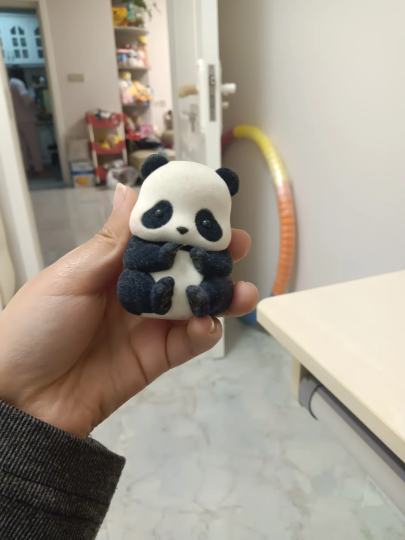  萌萌的超级可爱，我还给他画了一丢丢小腮红。