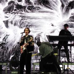 是年初那阵子莫名其妙在国内巡了几场的6人流行+摇滚+音乐剧大