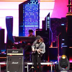 是年初那阵子莫名其妙在国内巡了几场的6人流行+摇滚+音乐剧大