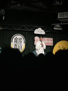 太搞笑了
很喜欢,段子都很新,而且很搞笑,直击生活中的笑点,