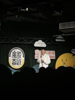 太搞笑了
很喜欢,段子都很新,而且很搞笑,直击生活中的笑点,