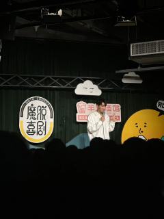 太搞笑了
很喜欢,段子都很新,而且很搞笑,直击生活中的笑点,