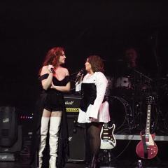 是年初那阵子莫名其妙在国内巡了几场的6人流行+摇滚+音乐剧大