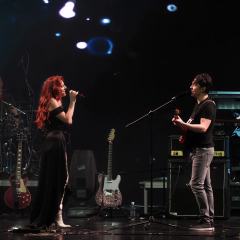 是年初那阵子莫名其妙在国内巡了几场的6人流行+摇滚+音乐剧大