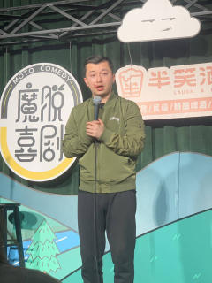 地址:上海广场2F
这场笑🉐不行
最佳是刘杰森讲气胸那段,