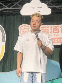 地址:上海广场2F
这场笑🉐不行
最佳是刘杰森讲气胸那段,