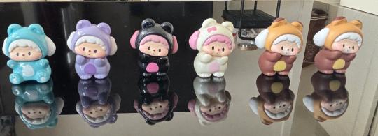 噜噜狗，甜酷和樱桃是细闪的，阳光下太好看了，肤感小熊猫猫也可爱的不行。海盐和葡萄很适合配珠链夏天当挂饰。