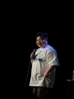 可能是期待值太高以至于有一点点失望
好笑肯定是好笑的 大概是