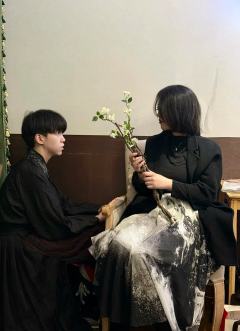 “我不是丢下你”
“即使以后我不在你身边,也要自己摸摸自己的