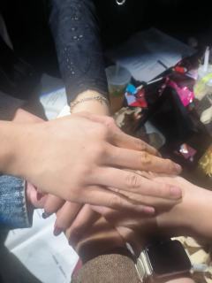 在真实的世界里，我们见识了太多必将凋零的花，无法躲避的雨，沉