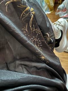 

仇恨在妒火中燃烧，
所爱之人四目相对，

我看人不是人，