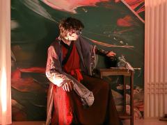 “乱春的乱是沈梦秋唯恐天下不乱的乱？乱春的春是春游的春？”
