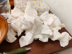 “乱春的乱是沈梦秋唯恐天下不乱的乱？乱春的春是春游的春？”
