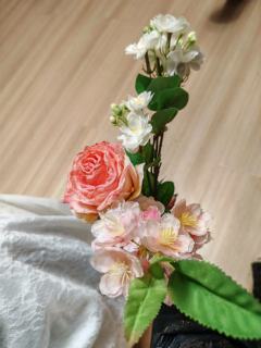 “乱春的乱是沈梦秋唯恐天下不乱的乱？乱春的春是春游的春？”
